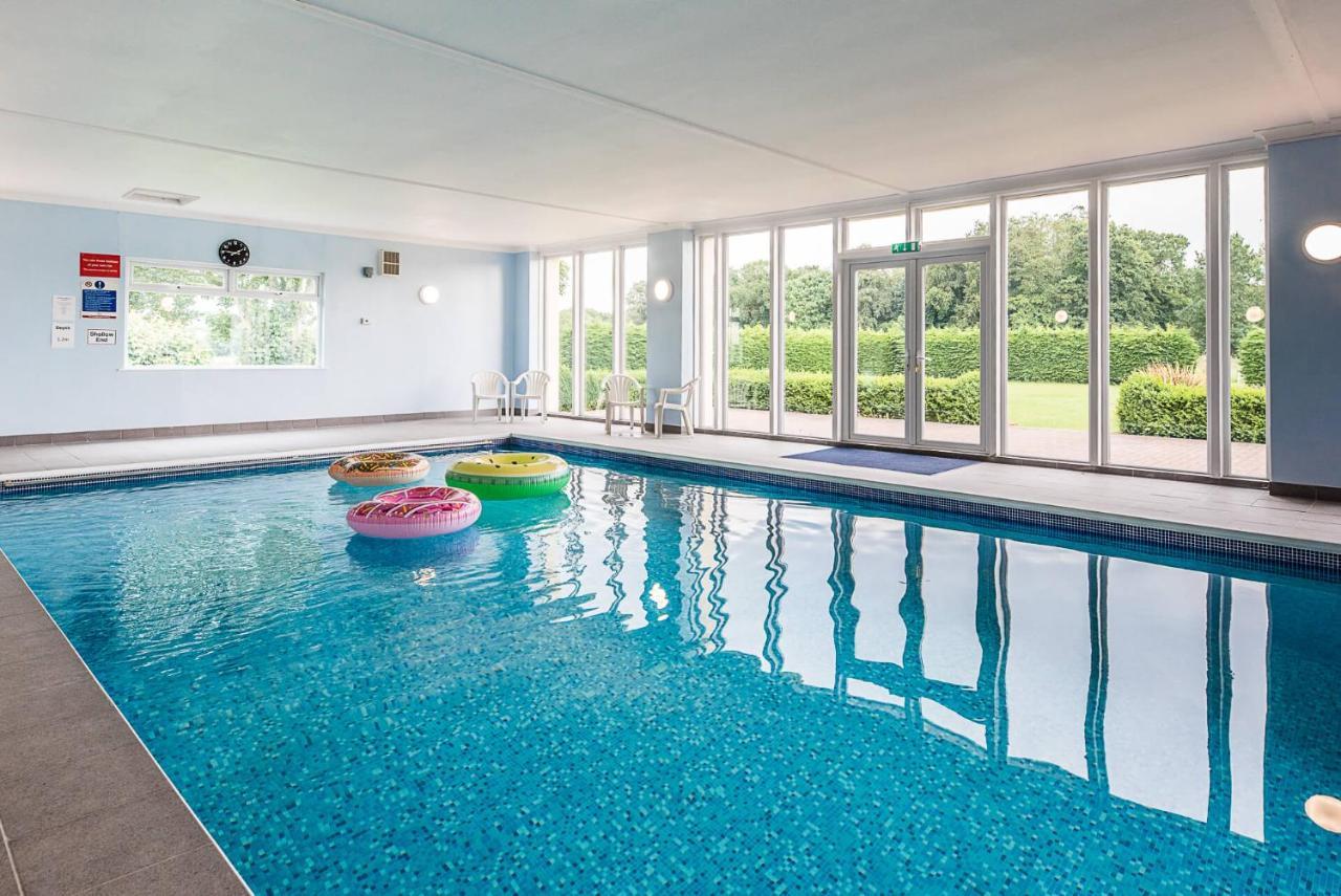 Grove Farm Bungalow With Swimming Pool, Dallinghoo Вудбридж Экстерьер фото